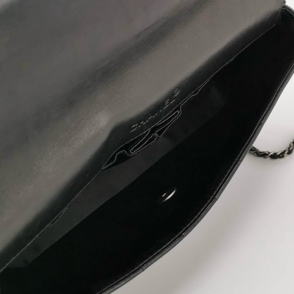 Chanel Leather Chain Shoulder Bag - Picture 6 of 7